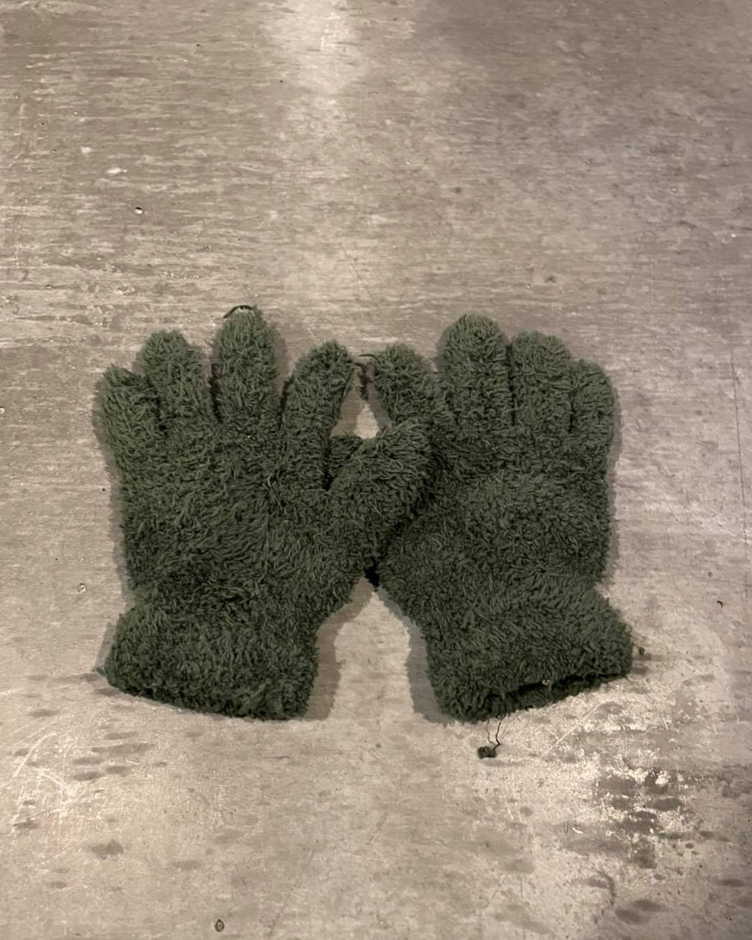 Van wie zijn deze groene teddy handschoentjes? Gevonden tijdens de halloweentocht!